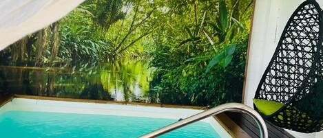 Cabaña Deluxe, accesible para personas con discapacidad, baño privado (Cabanon Jardin d'Eden) | Ropa de cama hipoalergénica, minibar, decoración individual