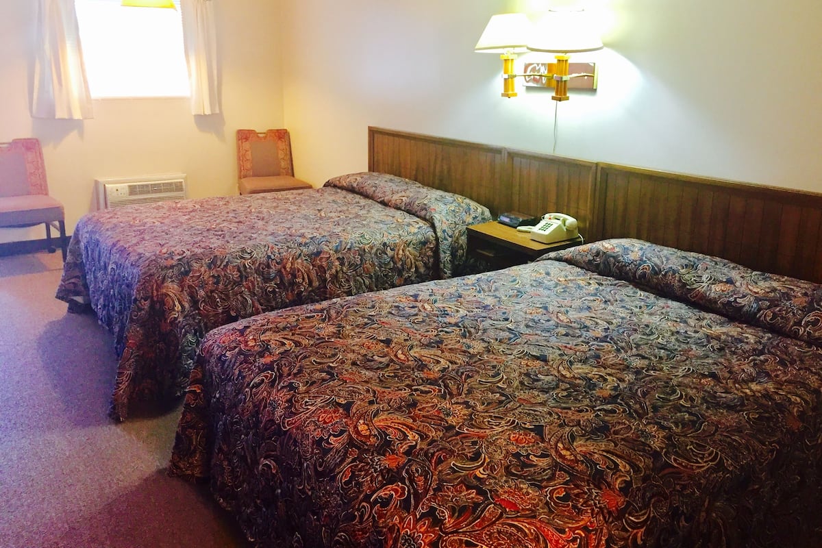 Chambre Deluxe, 2 lits doubles | Bureau, fer et planche à repasser, lits pliants/supplémentaires
