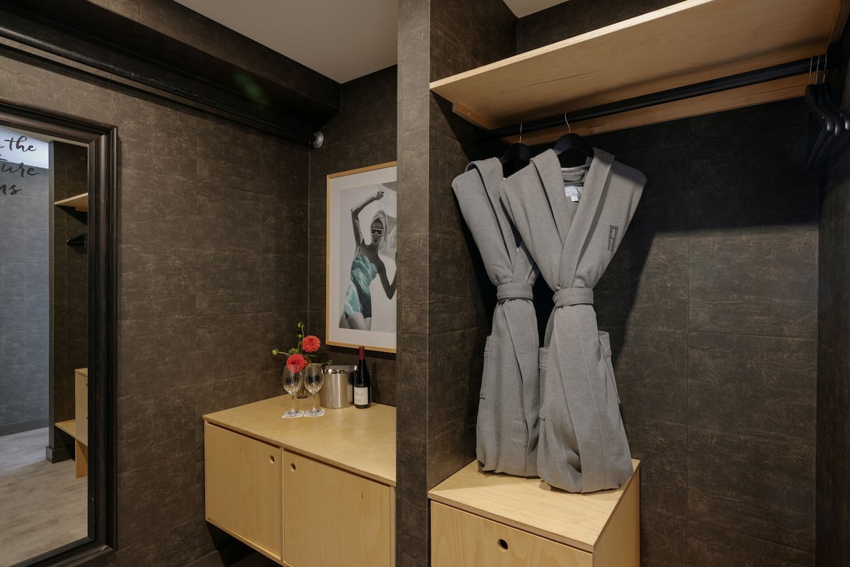 room, 1 king bed, corner | 1 bedroom, in-room safe, desk, soundproofing