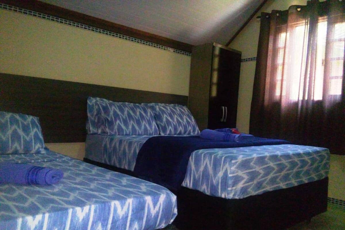Minibar, free WiFi, bed sheets