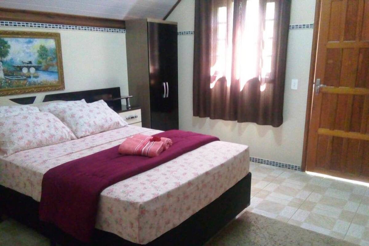 Minibar, free WiFi, bed sheets