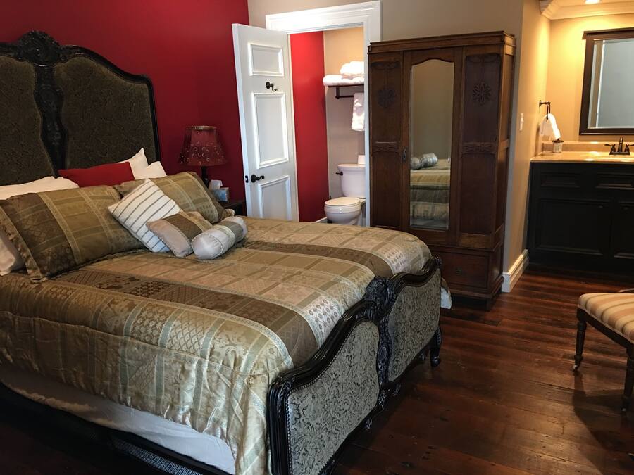 Rom – deluxe, 1 queensize-seng | Sengetøy av topp kvalitet, strykejern/-brett og wi-fi (inkludert)