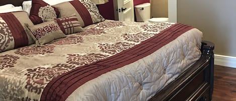 Deluxe Room, 1 King Bed | Premium bedding, iron/ironing board, free WiFi, bed sheets