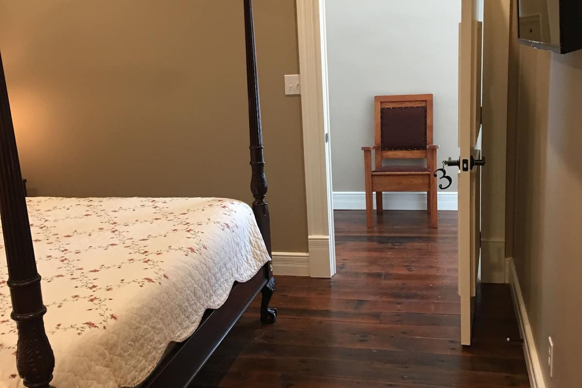 deluxe room, 1 king bed | premium bedding, iron/ironing board, free wifi, bed sheets