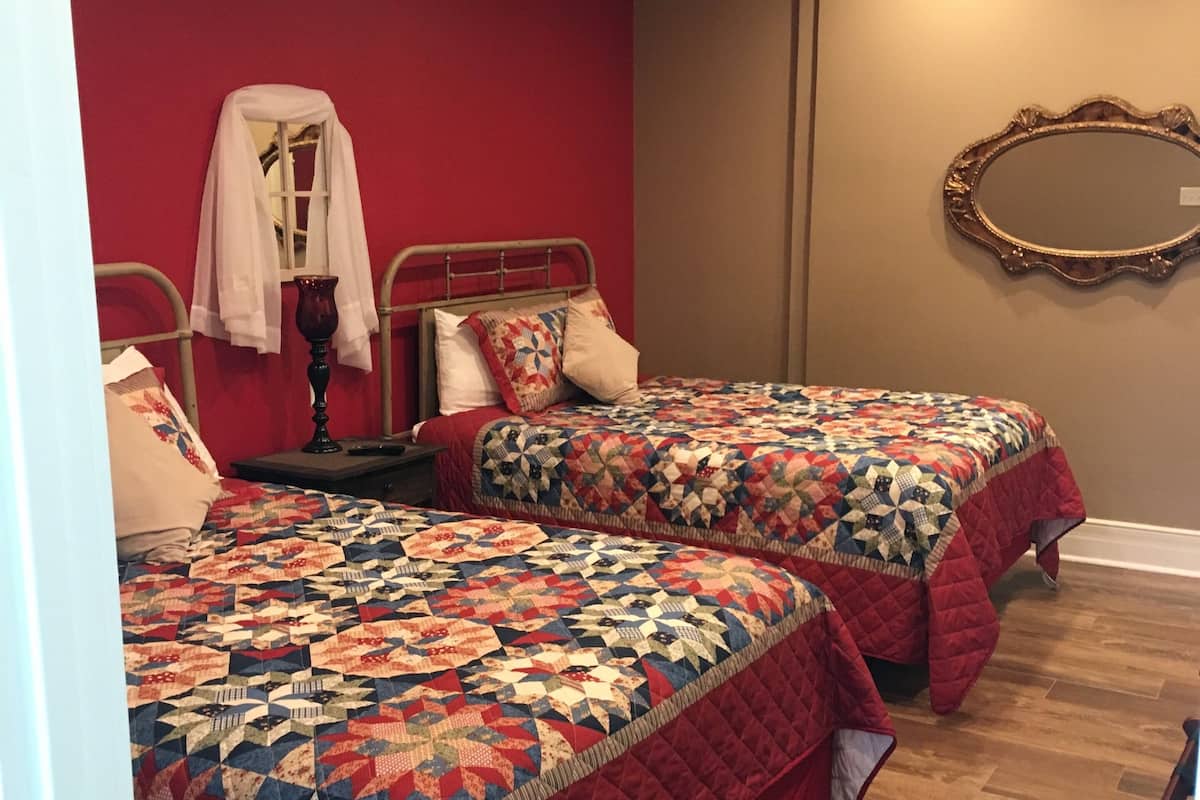Comfort kamer, 1 twee- of 2 eenpersoonsbedden | 1 slaapkamer, luxe beddengoed, een strijkplank/strijkijzer, gratis wifi