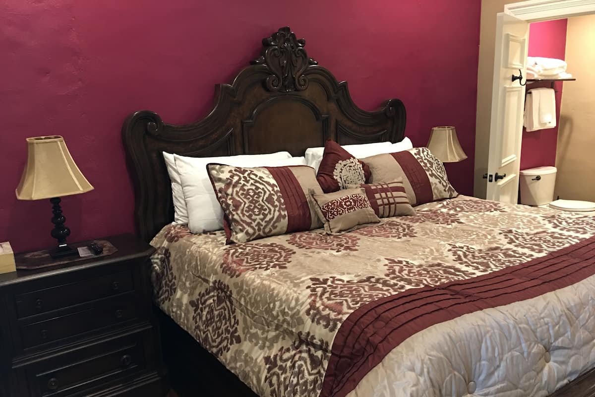 Deluxe kamer, 1 kingsize bed | 1 slaapkamer, luxe beddengoed, een strijkplank/strijkijzer, gratis wifi