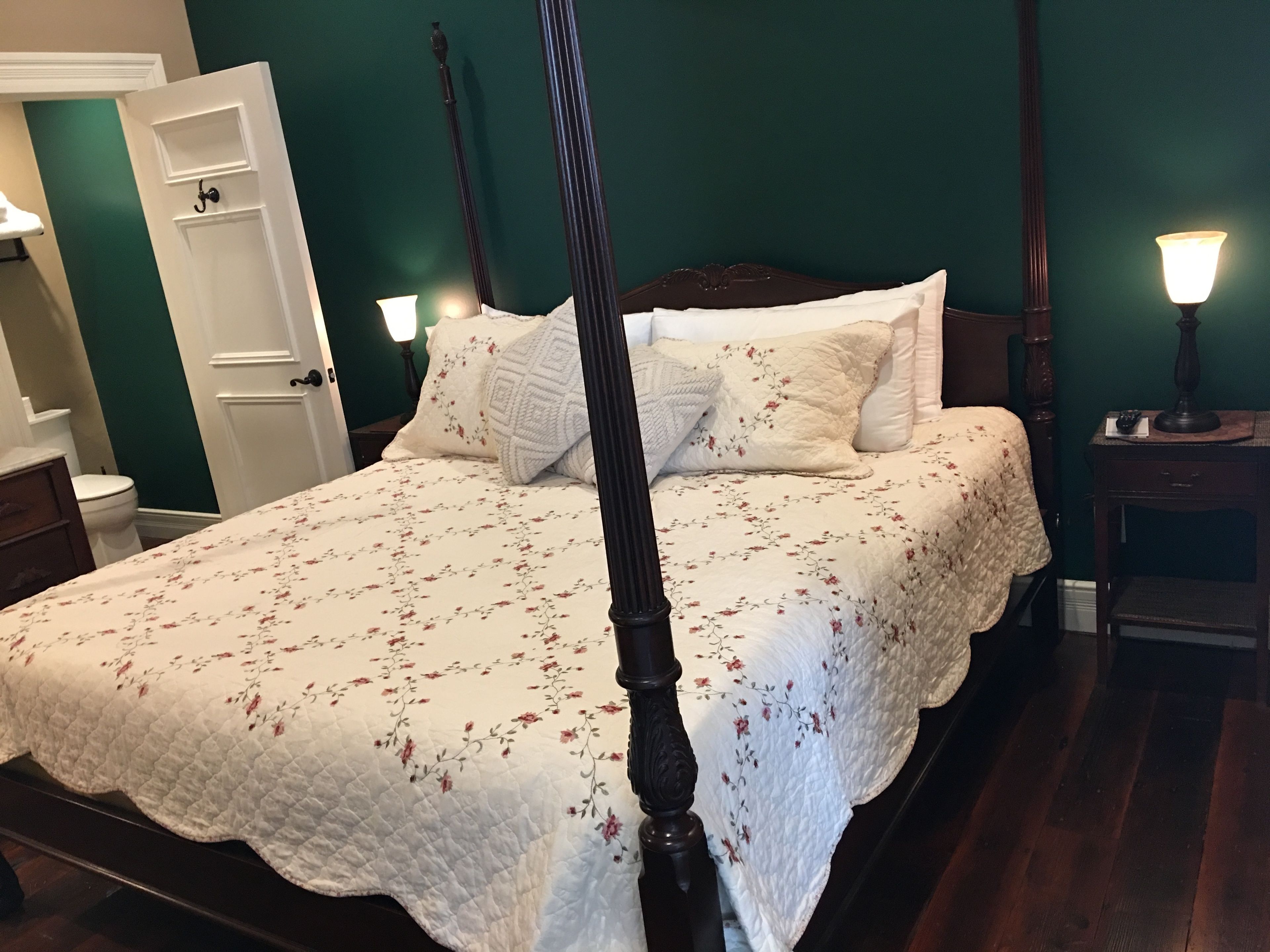 deluxe room, 1 king bed | premium bedding, iron/ironing board, free wifi, bed sheets