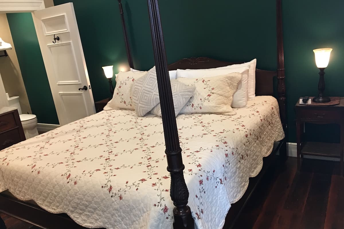 deluxe room, 1 king bed | premium bedding, iron/ironing board, free wifi, bed sheets