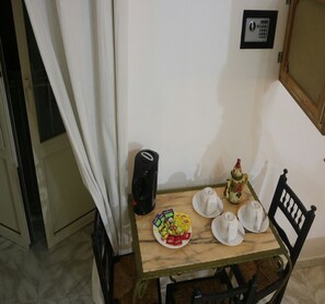 Tägliches inbegriffenes Frühstück zum Mitnehmen