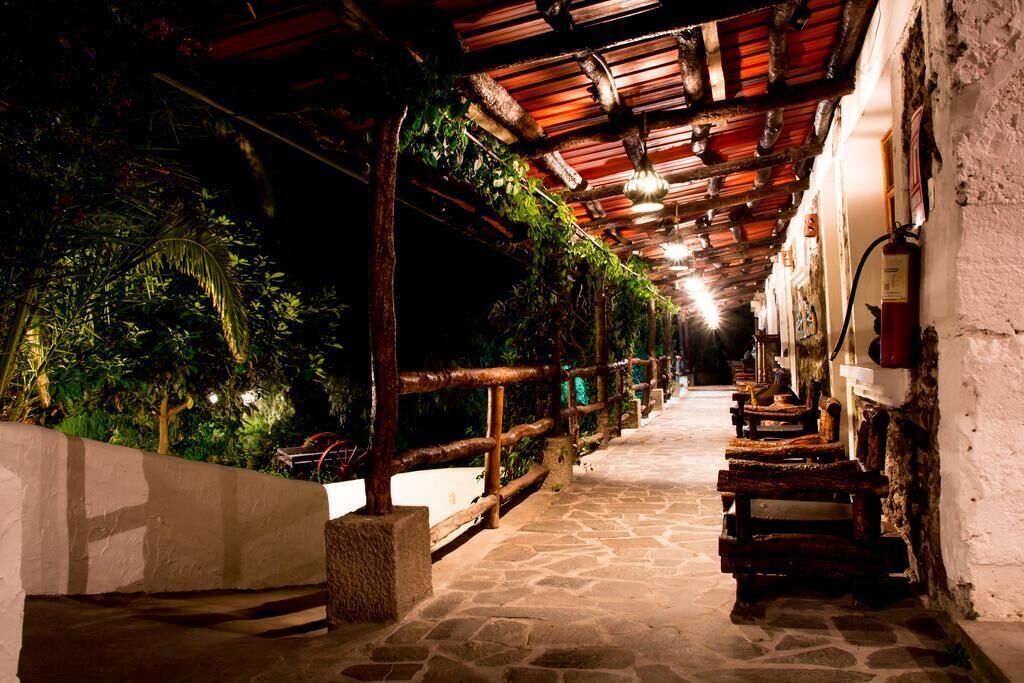 40-inch flat-screen tv with cable channels, tv