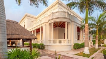 Fachada del alojamiento - Noche