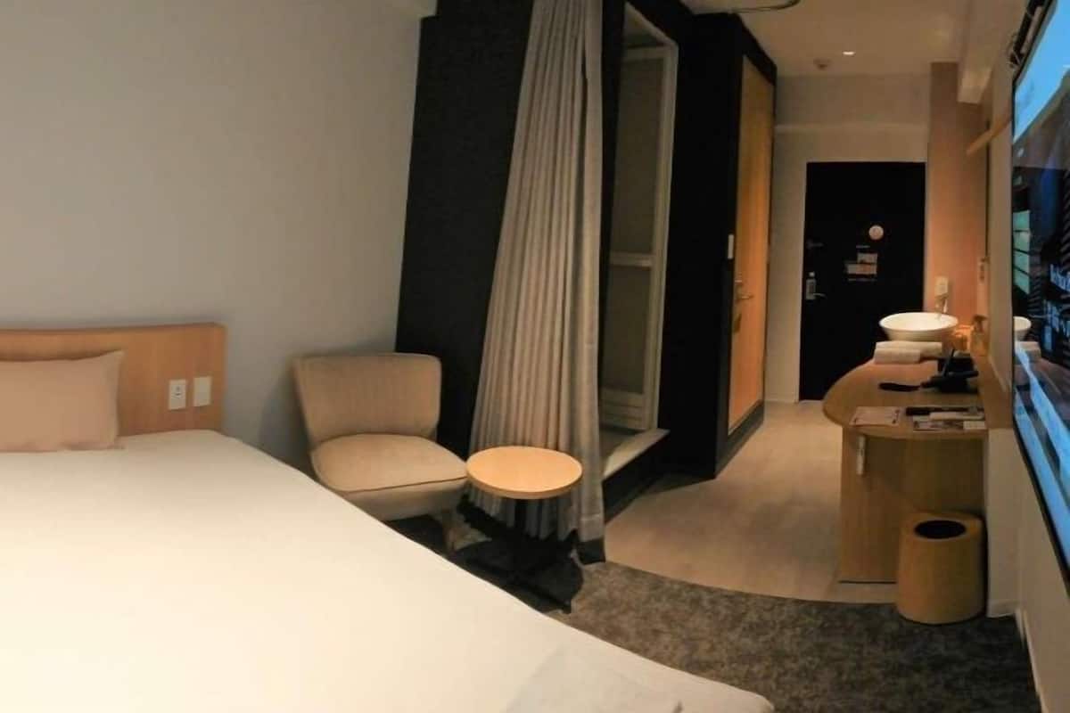 Silitysrauta/-lauta, ilmainen Wi-Fi, vuodevaatteet