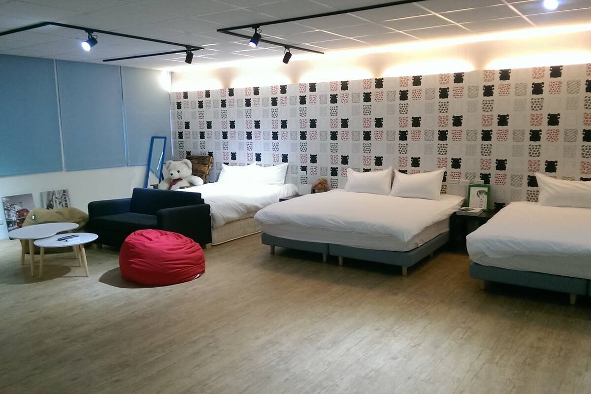 Desk, blackout curtains, soundproofing, free WiFi