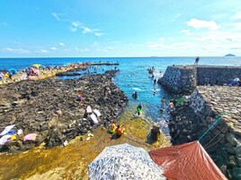 Una playa cerca