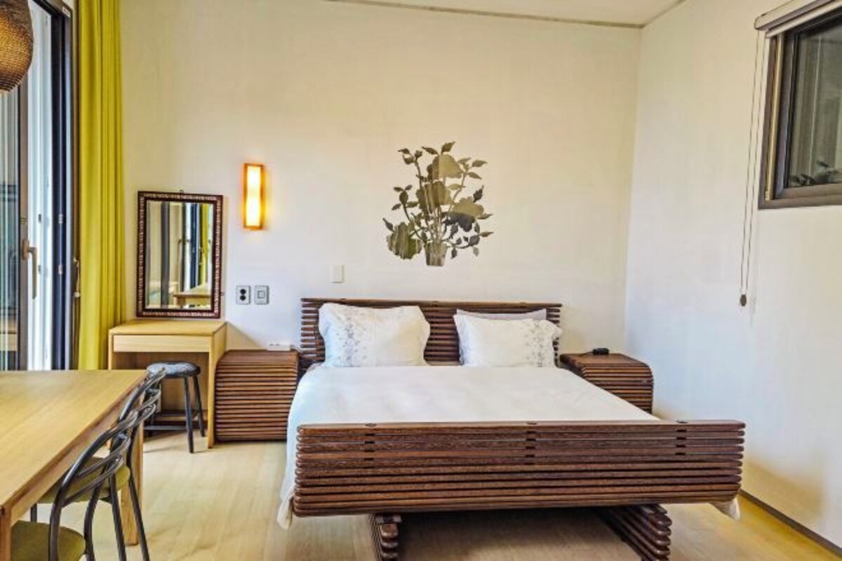 Egyptian cotton sheets, premium bedding, down comforters