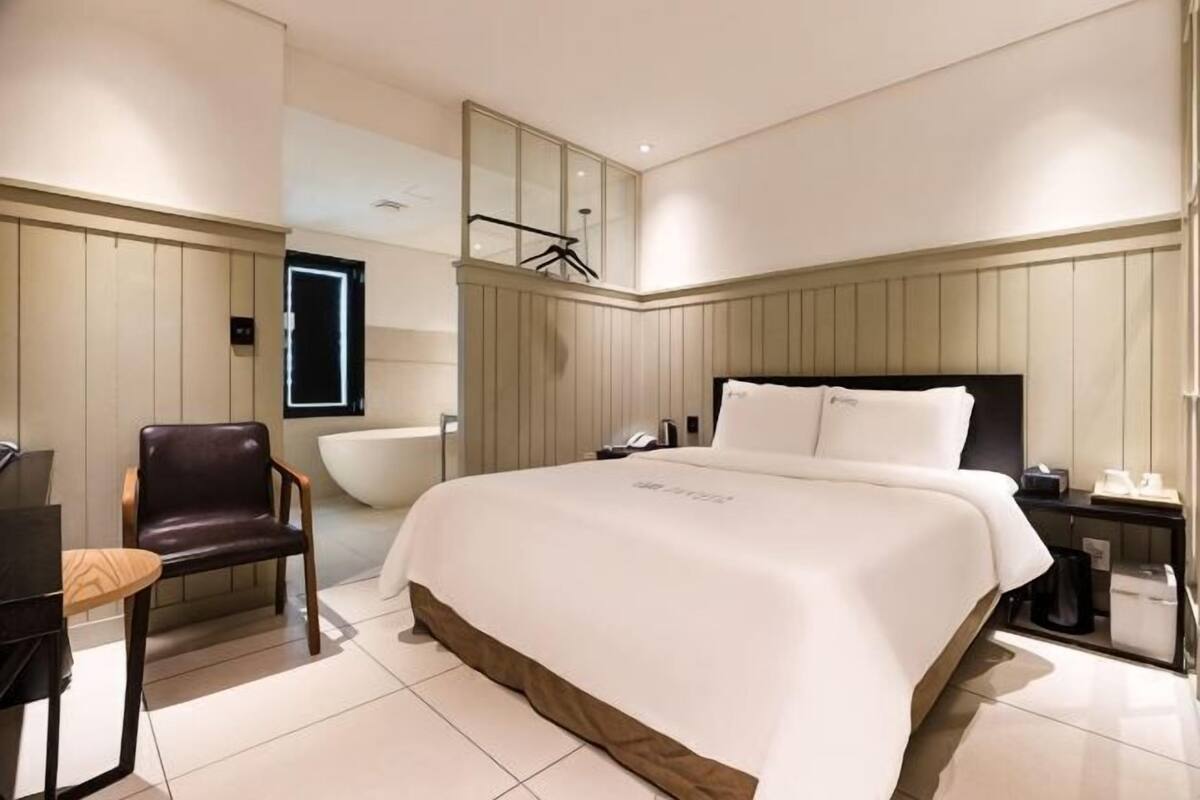 義大利 Frette 床單、高級寢具、書桌、遮光布/窗簾
