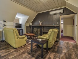 高档床上用品、加厚床垫、免费 WiFi、床单