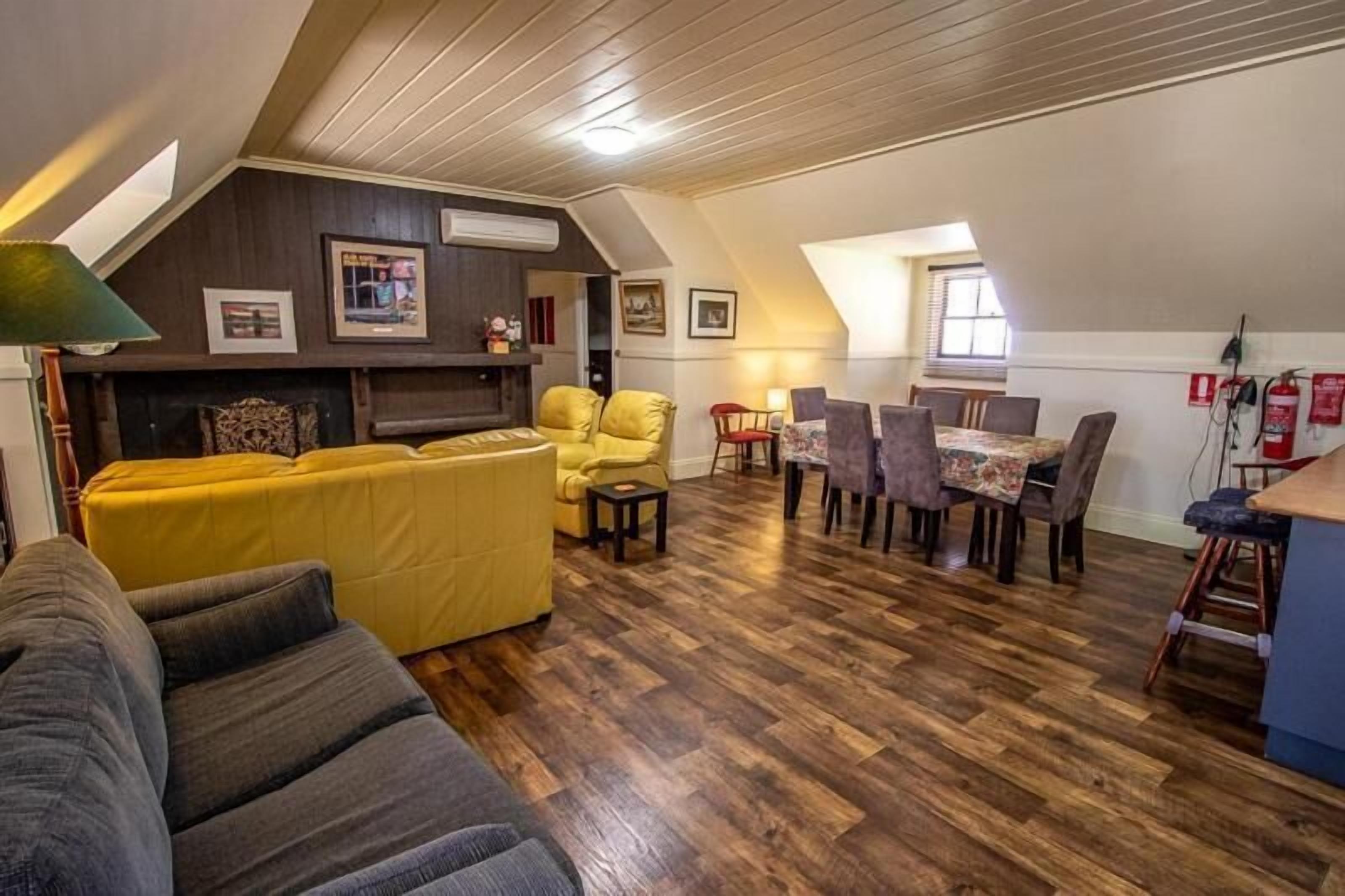 10-公分平面電視，提供有線頻道