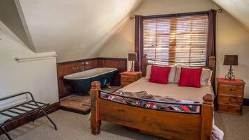 Deluxe Double Room (Gold Bullion Room) | Premium bedding, pillowtop beds, free WiFi, bed sheets