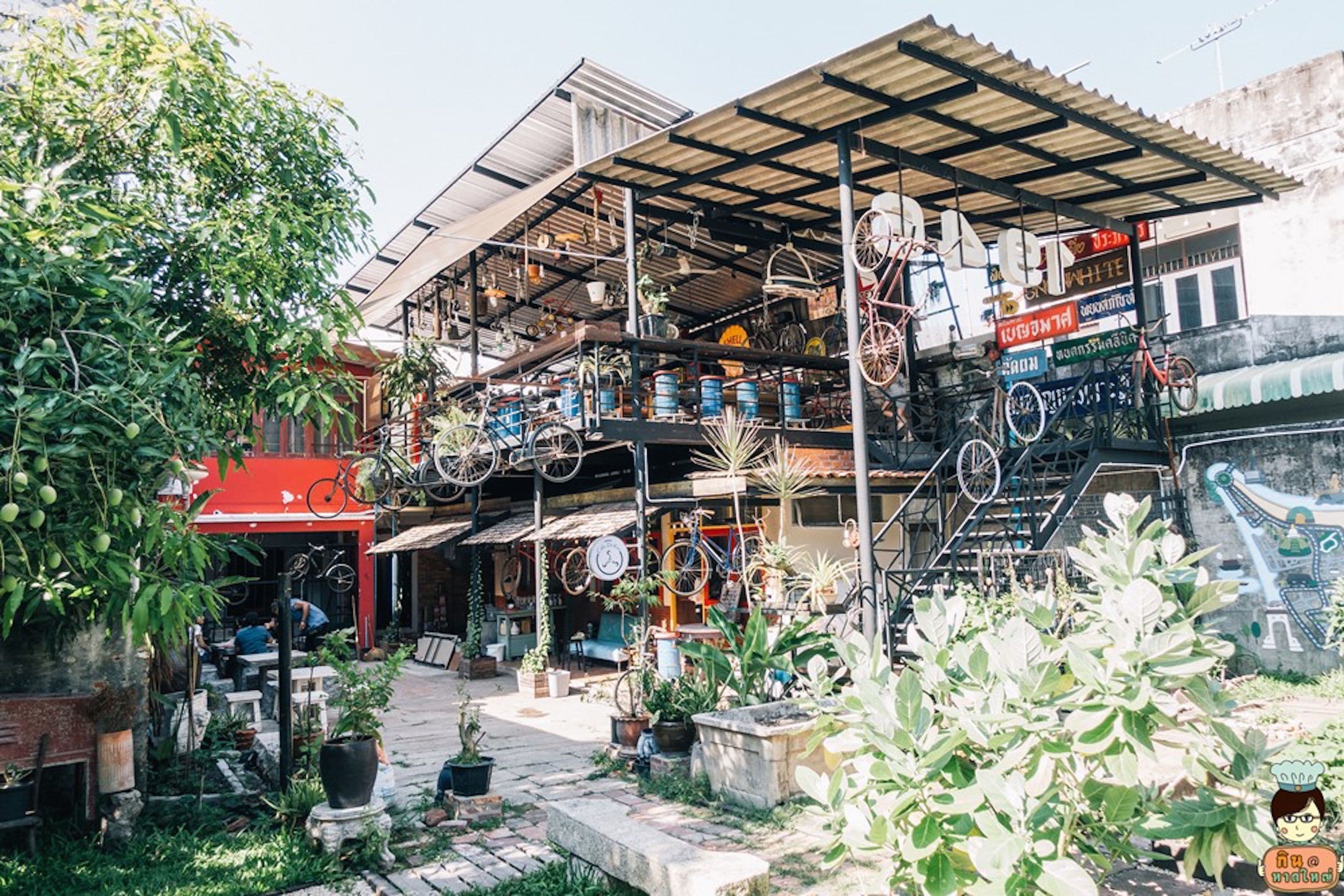 Frukost med lokala rätter varje dag mot avgift