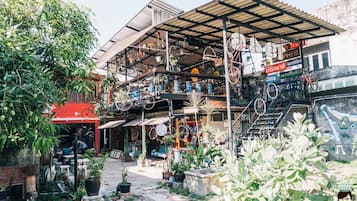 Dagelijks ontbijt met lokale gerechten (toeslag)