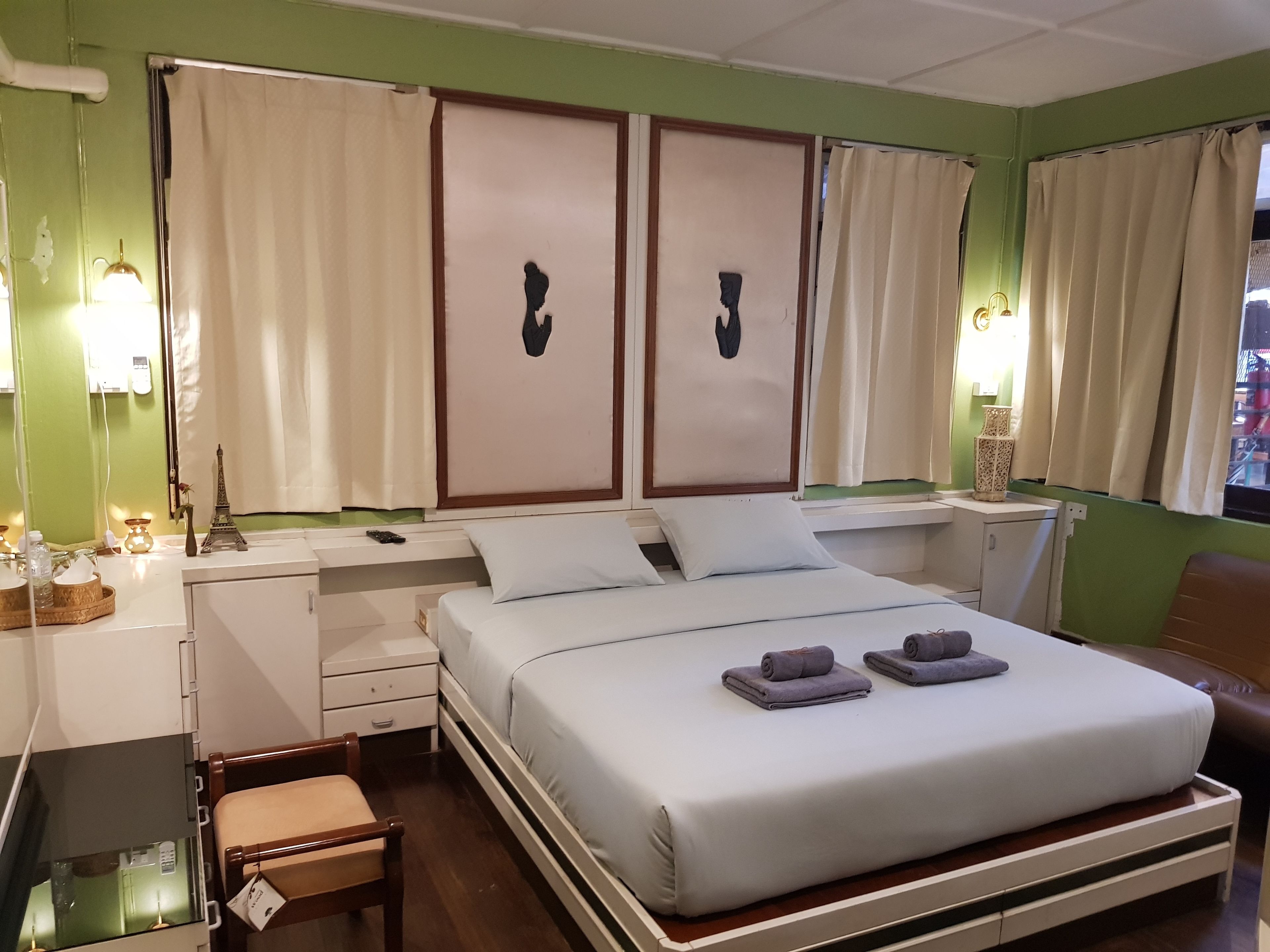 Akkhanee Wuth | Free WiFi