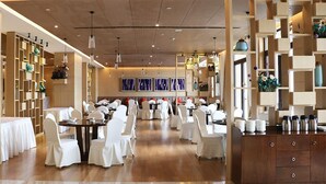 Unclassified image, 3 of 13, button - Yin Run Town Hotel (Huzhou)