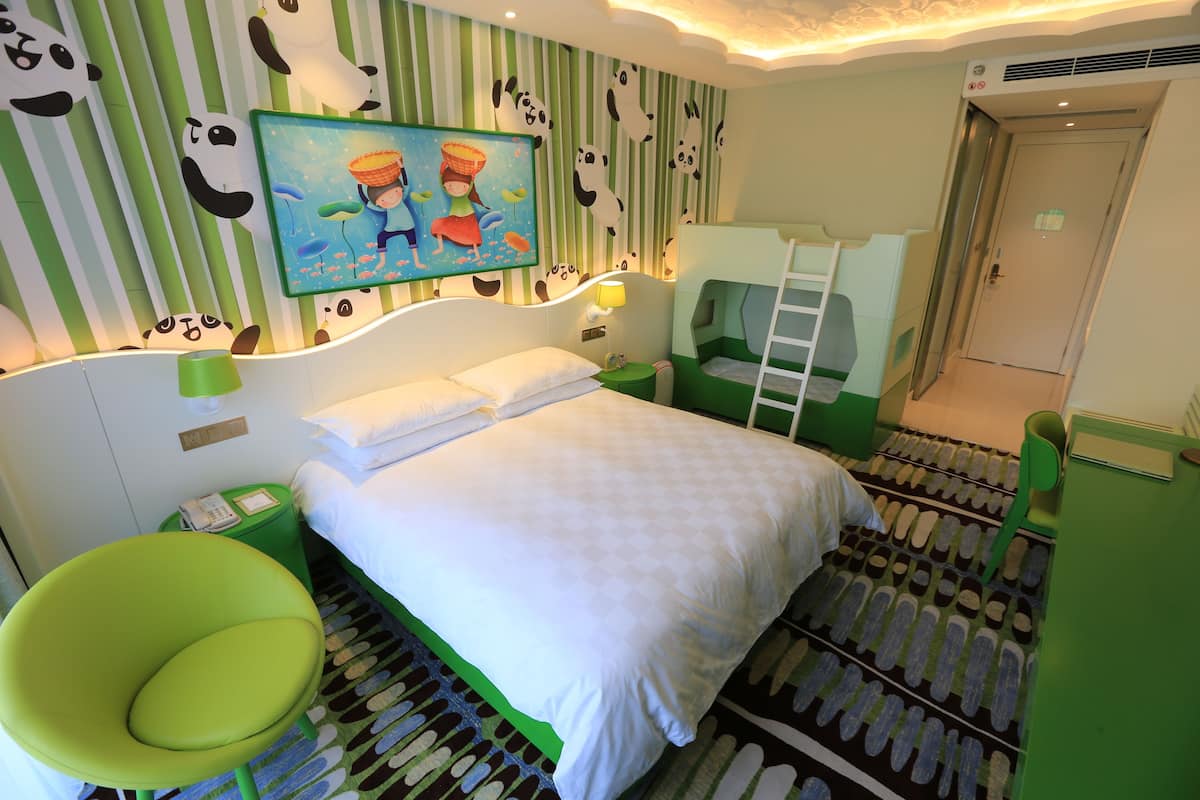 Family Room | Minibar, in-room safe, desk, blackout curtains