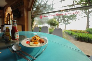 Daily full breakfast for a fee - Haad Kaew Resort (Singhanakhon)