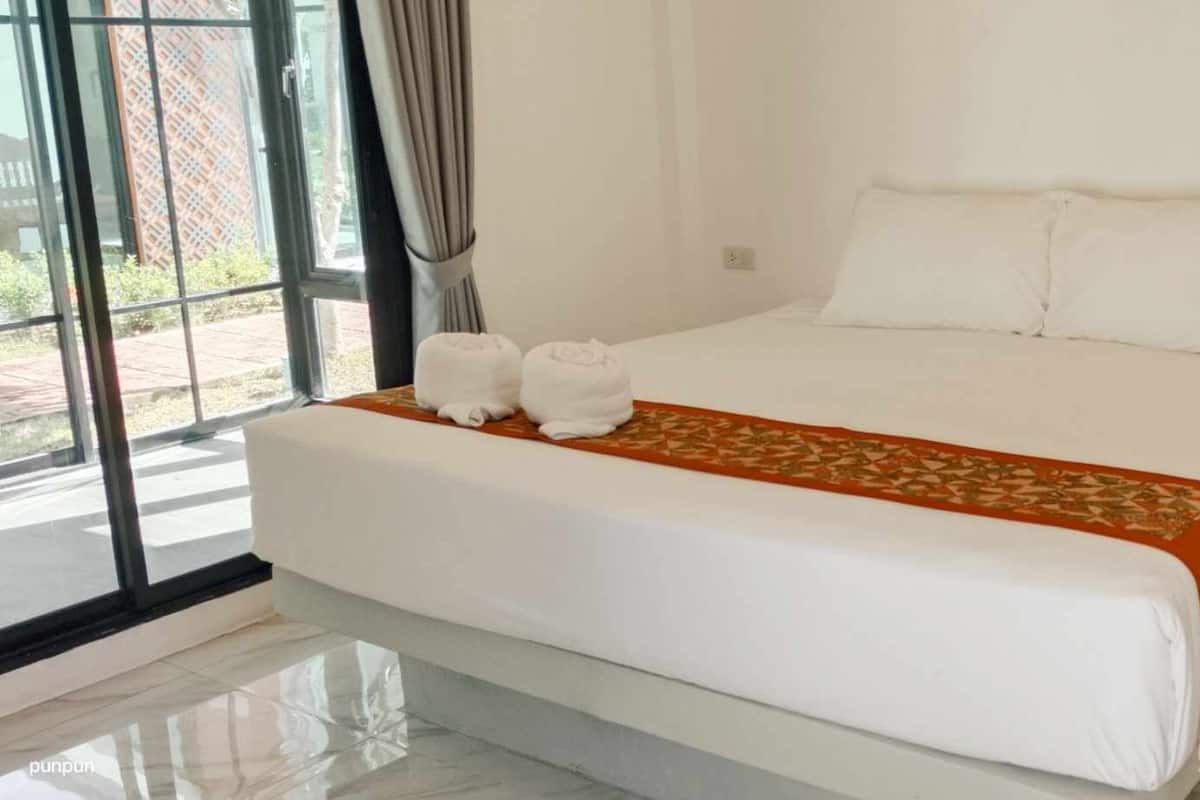 Classic Bungalow | In-room safe, WiFi (free), bed sheets