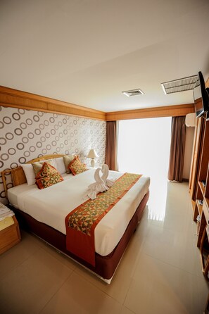 Presidential Suite, 2 Bedrooms, Sea View | Peti besi dalam bilik, Wi-fi percuma, cadar katil 