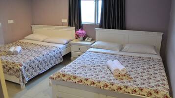Deluxe Room | Meja, seterika/papan seterika, Wi-fi percuma