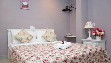 Deluxe Room | Meja, seterika/papan seterika, Wi-fi percuma