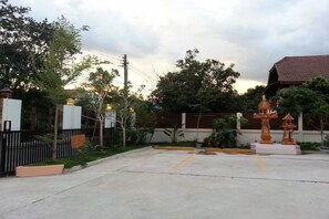 Free self-parking - N-Joy Place (Surin)