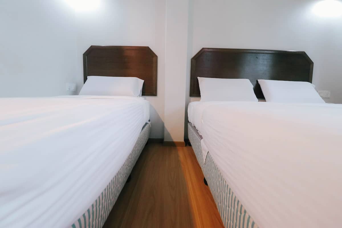 deluxe triple room | 1 bedroom, desk, iron/ironing board, free wifi