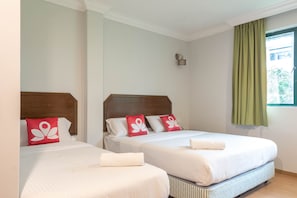 Deluxe Triple Room | Desk, iron/ironing board, free WiFi, bed sheets - Hotel Rose Crest Hill, Cameron Highlands (Tanah Rata)