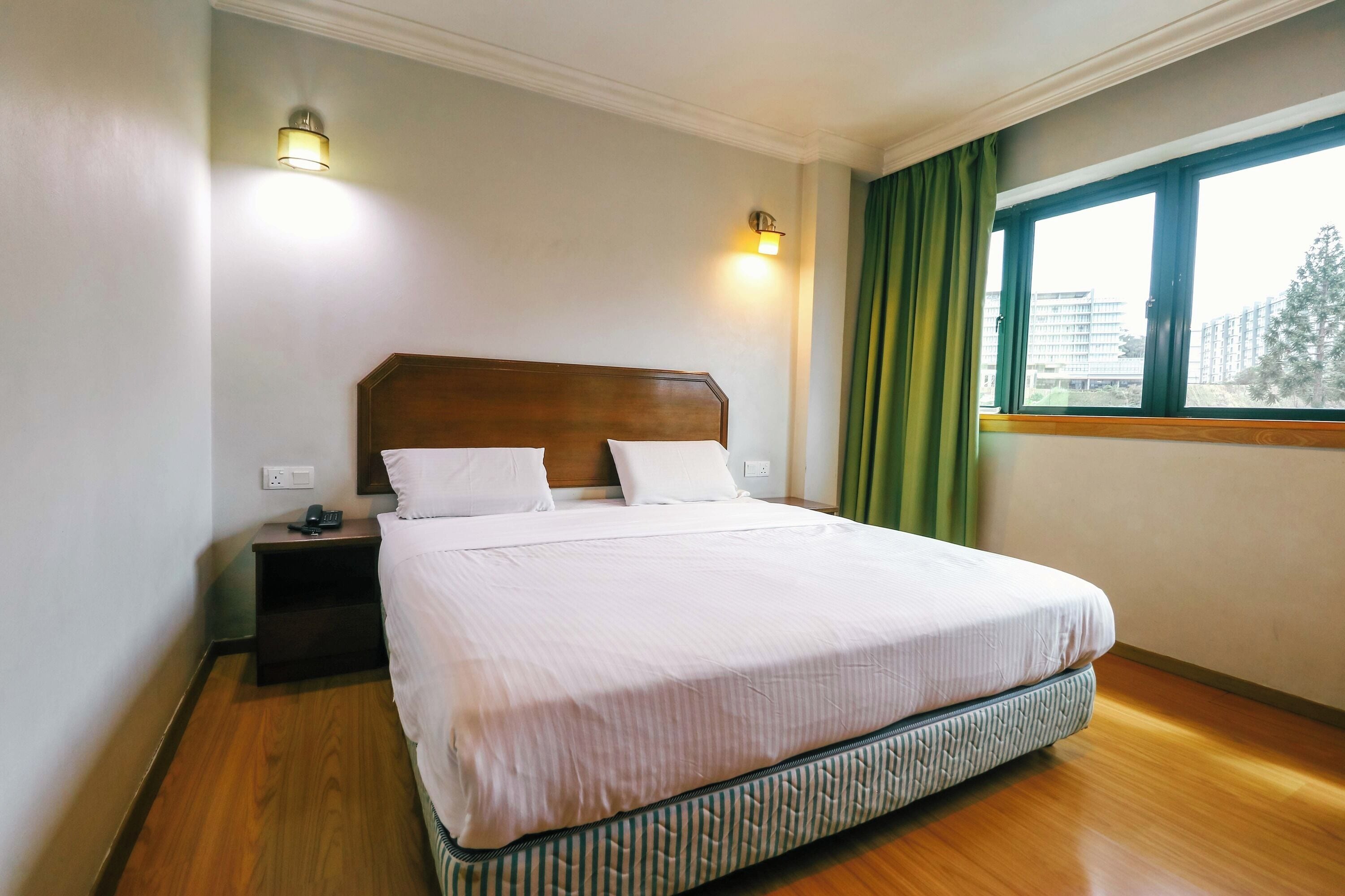 family room | 1 bedroom, desk, iron/ironing board, free wifi