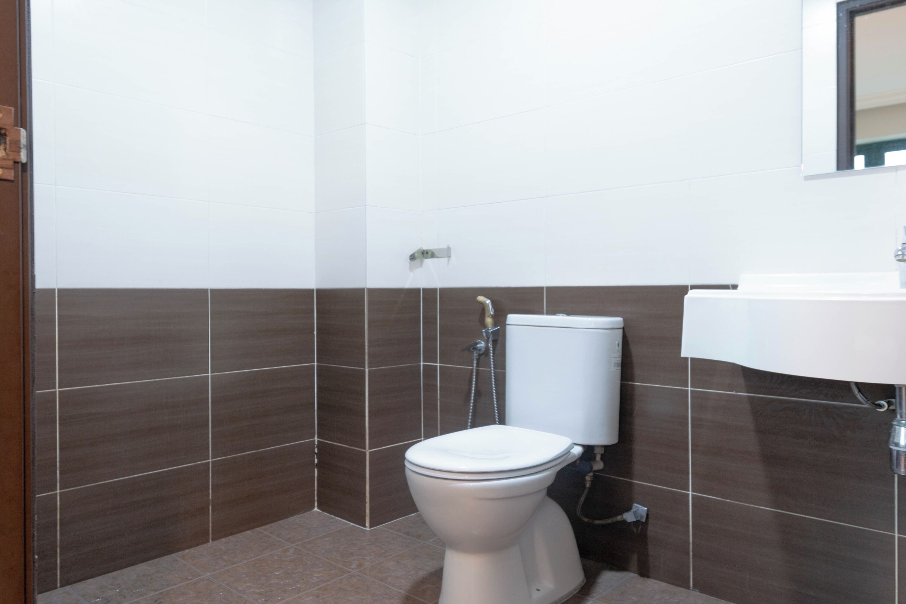 shower, rainfall showerhead, free toiletries, hair dryer