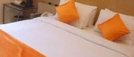 1 bedroom, bed sheets