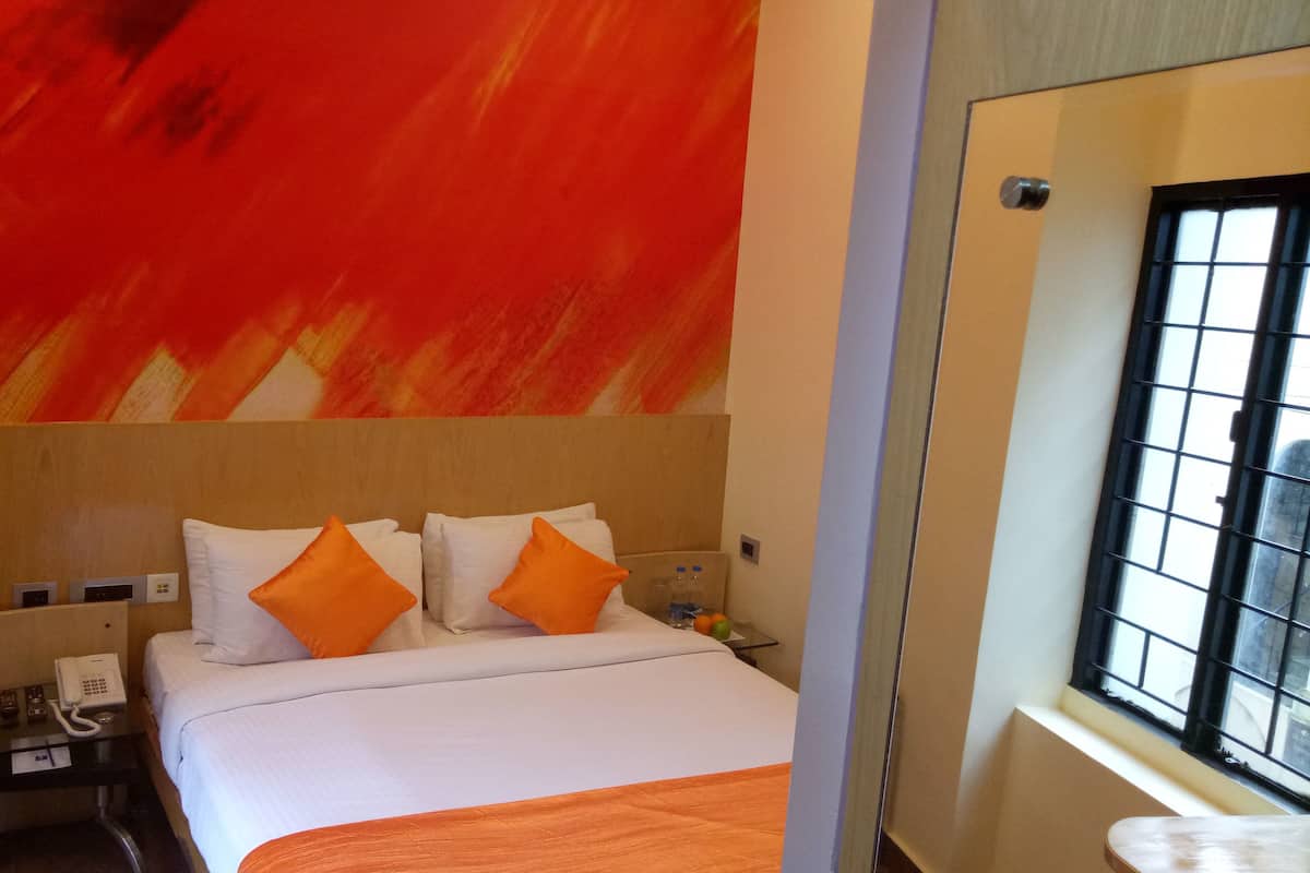 1 bedroom, bed sheets