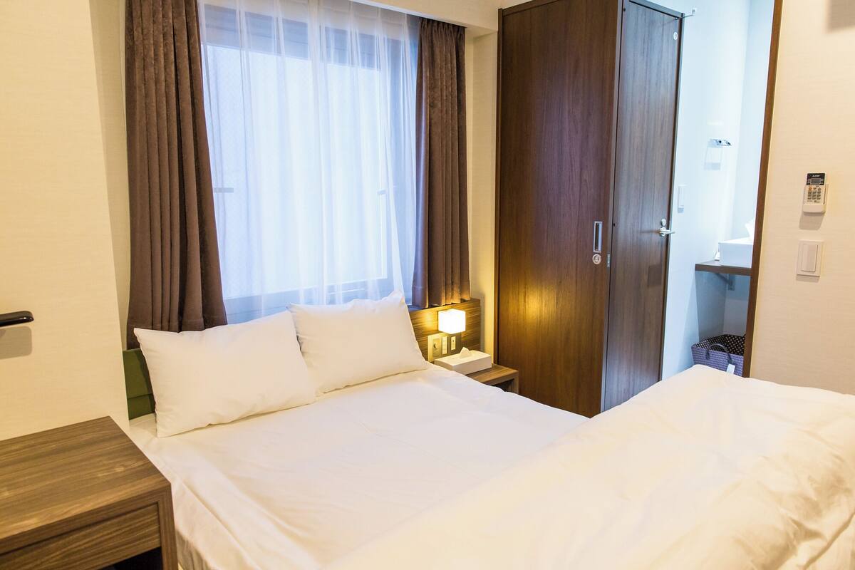 Desk, free WiFi, bed sheets