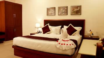 Family Room | In-room safe, desk, soundproofing, iron/ironing board