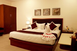 Family Room | In-room safe, desk, soundproofing, iron/ironing board