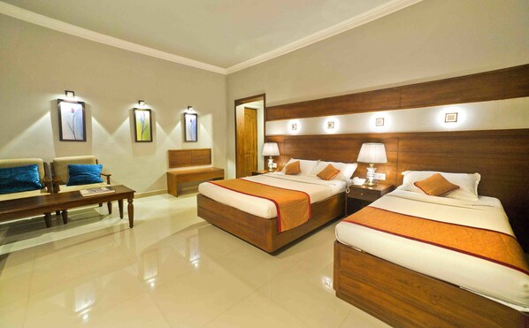 In-room safe, desk, soundproofing, iron/ironing board - Bhasuri Inn Guruvayoor (Chavakkad)