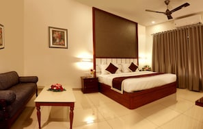 Executive Room (AC) | In-room safe, desk, soundproofing, iron/ironing board - Bhasuri Inn Guruvayoor (Chavakkad)