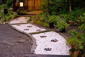Courtyard - Yufuin Waraneko no Yado (Yufu)