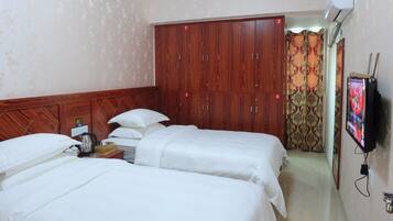 Escritorio, cortinas blackout y wifi gratis