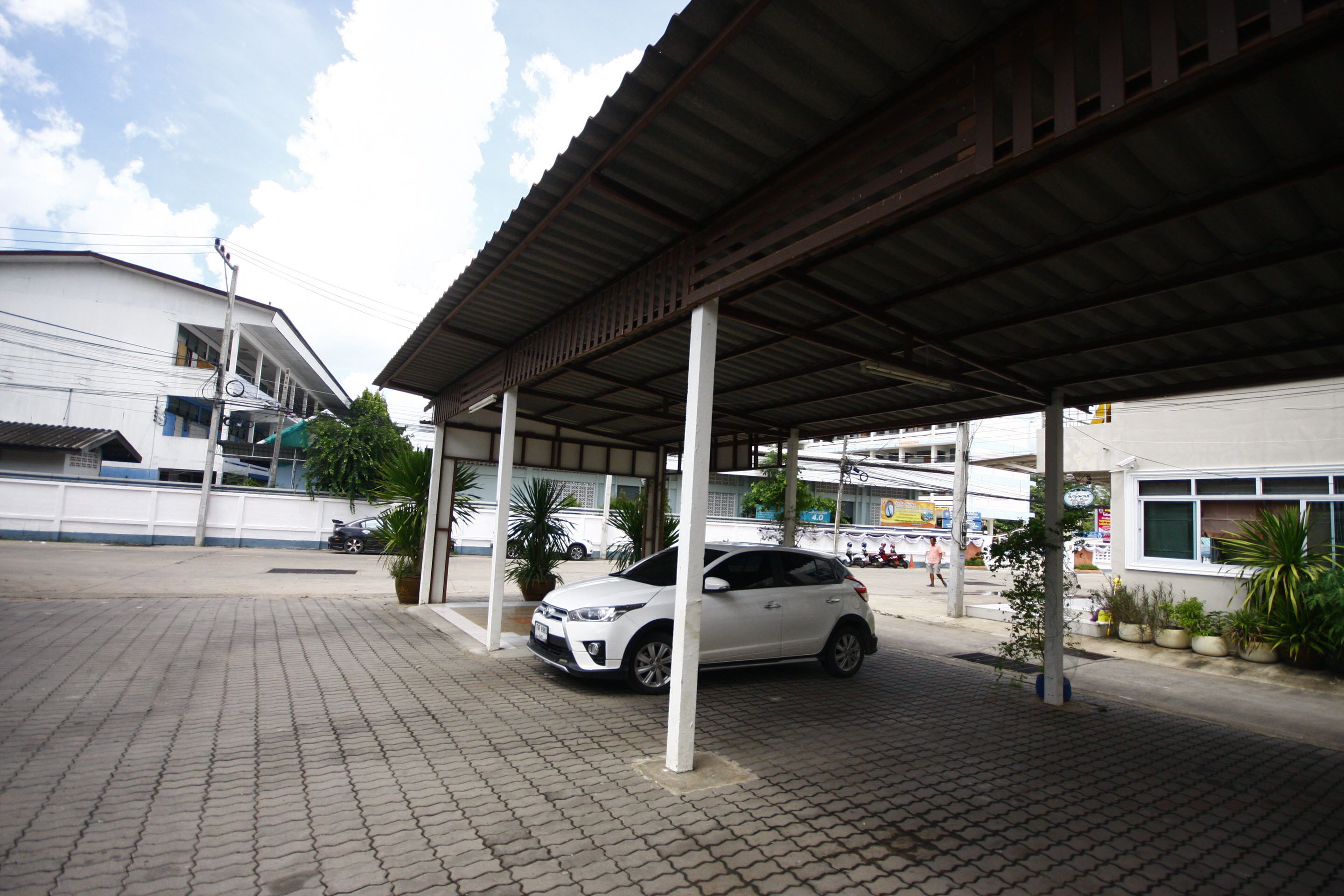 ที่จอดรถ