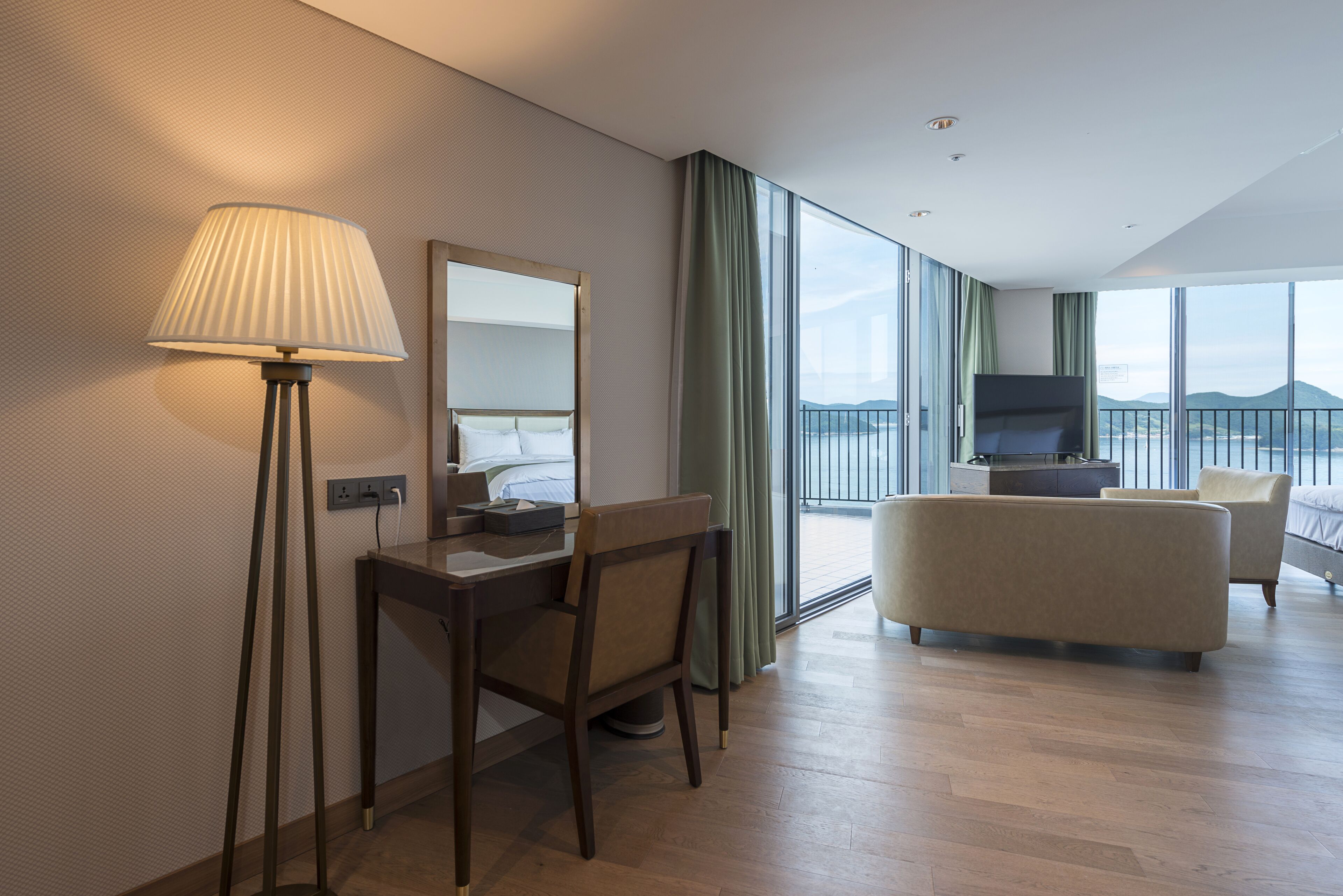 deluxe twin room, ocean view (no cooking) | blackout curtains, free wifi, bed sheets