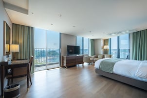 Deluxe Double Room (No cooking) | Cortinas opacas, wifi gratis, ropa de cama